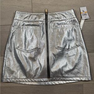 Tinseltown Metallic Silver Mini Skirt e Size S juniors trendy